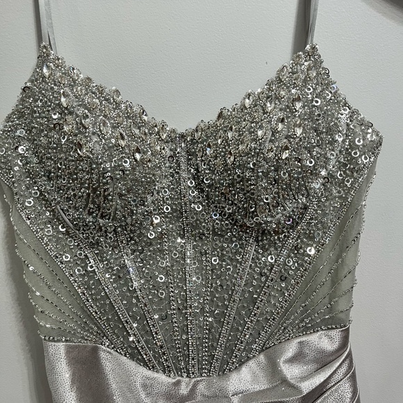 Ladivine by Cinderella Divine, size 6, silver, strapless, Prom/Black Tie event - Picture 2 of 9